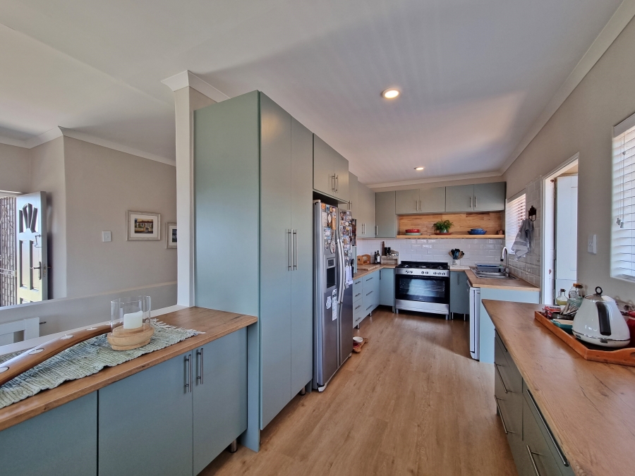 4 Bedroom Property for Sale in Wavecrest Eastern Cape